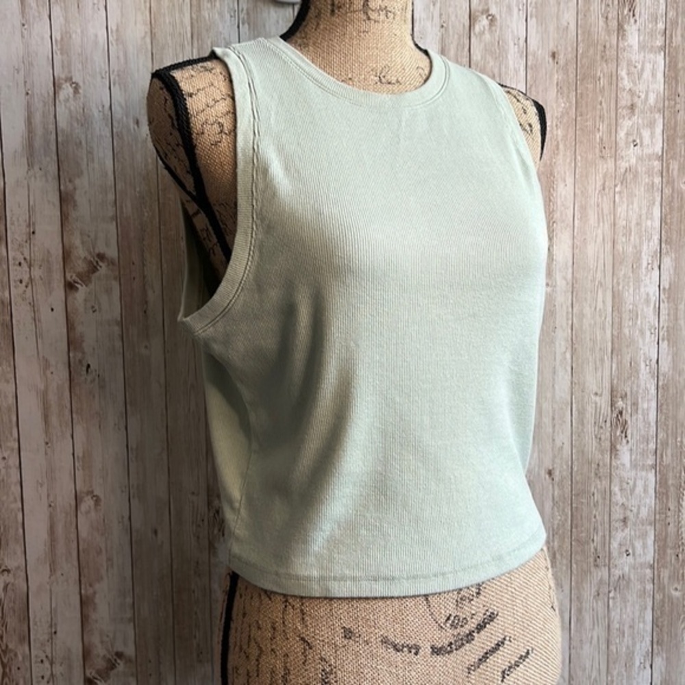 🐺Hollister Light Green Ribbed Fitted Cropped Sleeveless Tank…